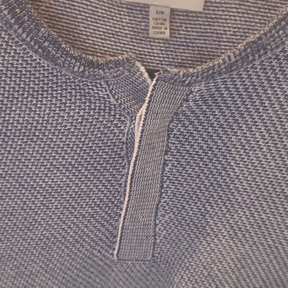 le chateau Men's Blue Textured Crewneck Henley - Picture 3 of 6